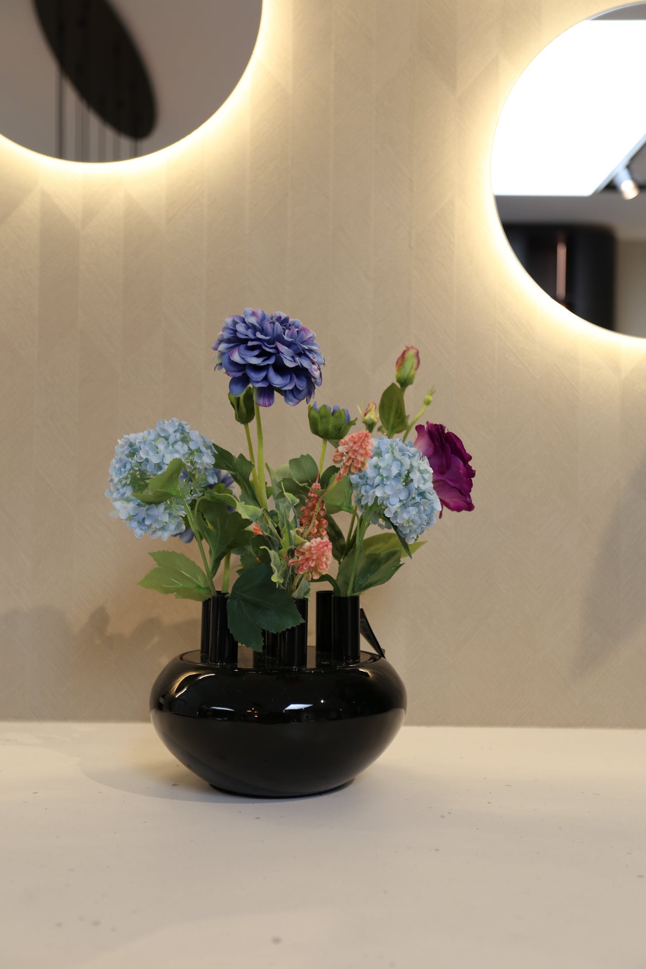 Flower Tube Vase Scarlett Black