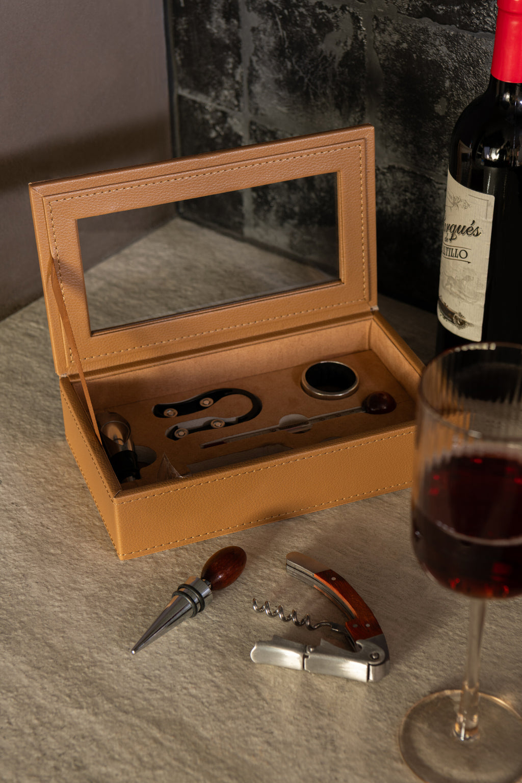 Doos 6 Wijnaccessoires Kunstleder Cognac