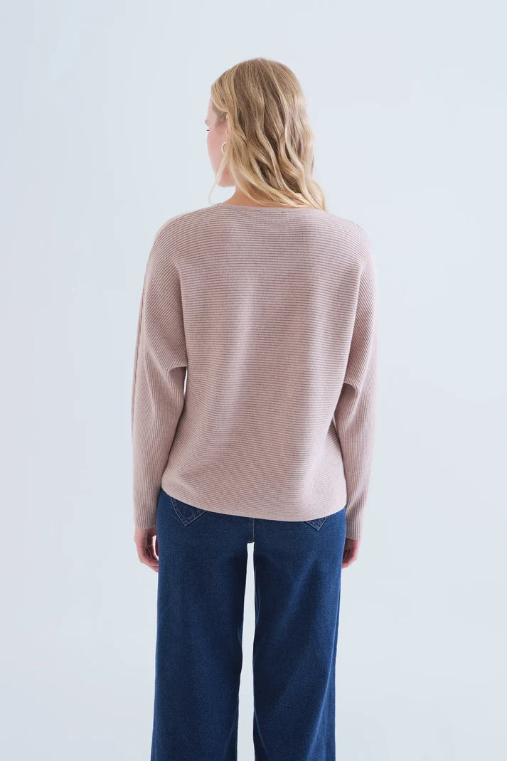 Beige knit met strepen patroon