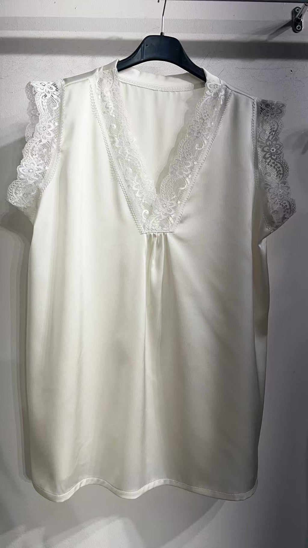 Mouwloze top met kanten details