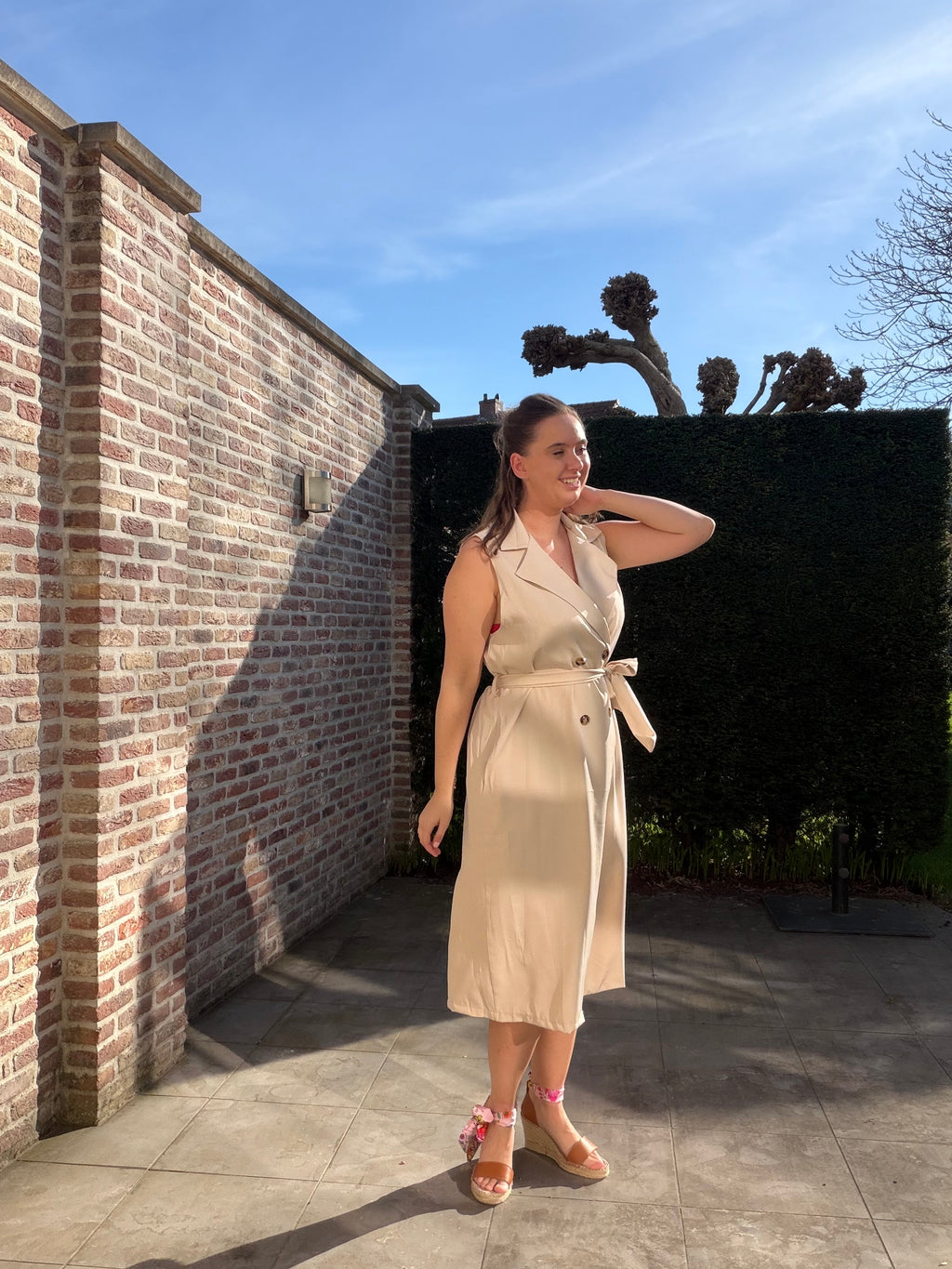 Mouwloze trenchjurk- beige