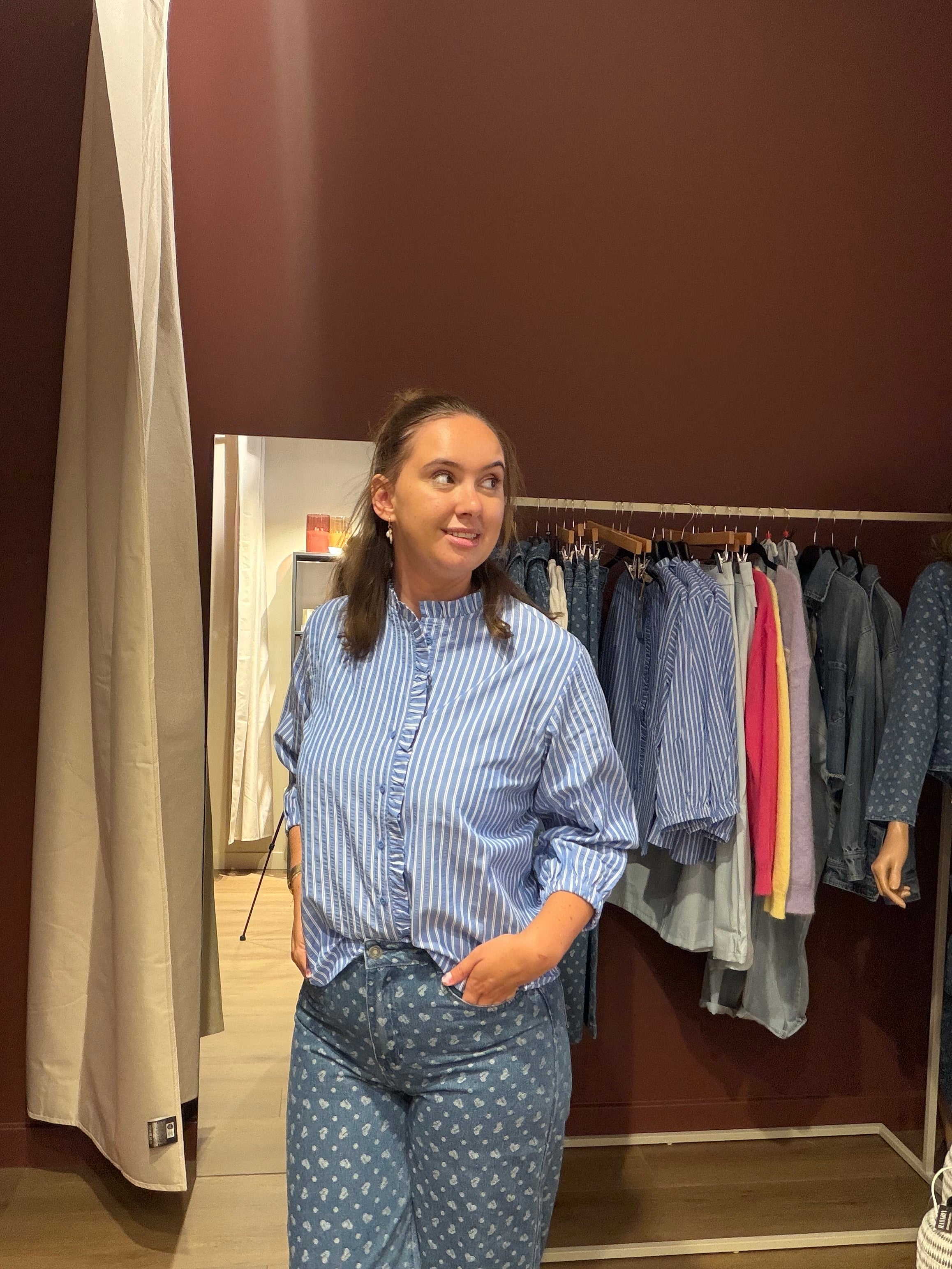 Blauwe blouse met ruches