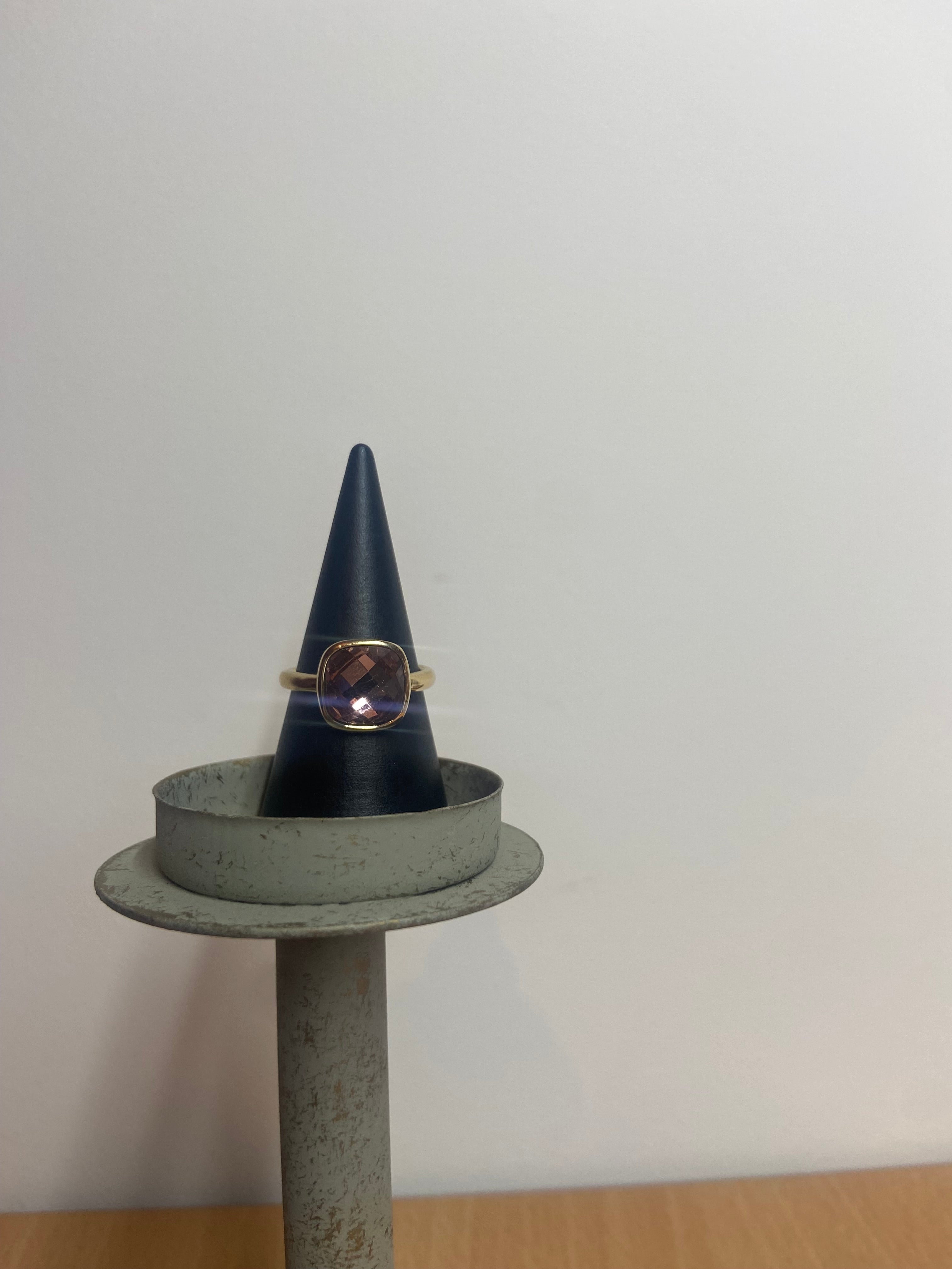 gouden ring met roze facet kristal glassteen