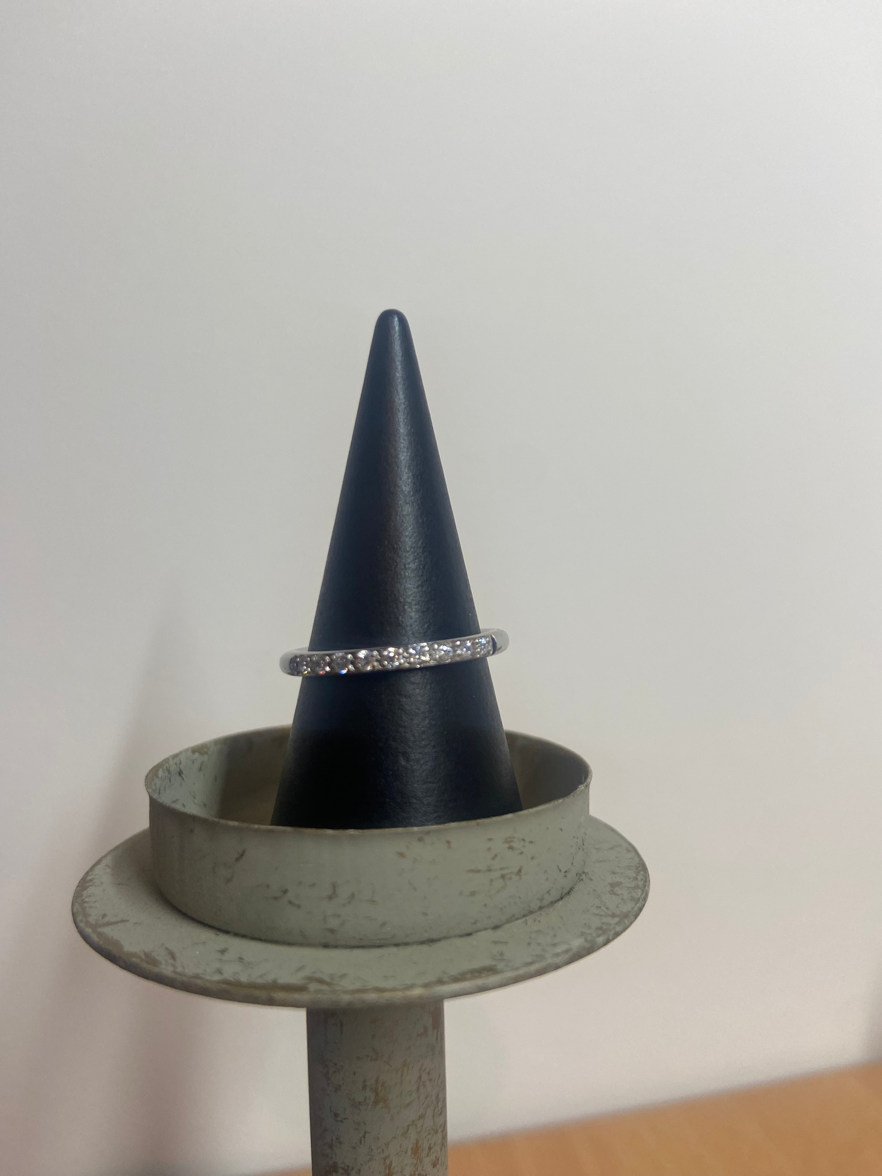 zilveren ring met zirkonia steentjes