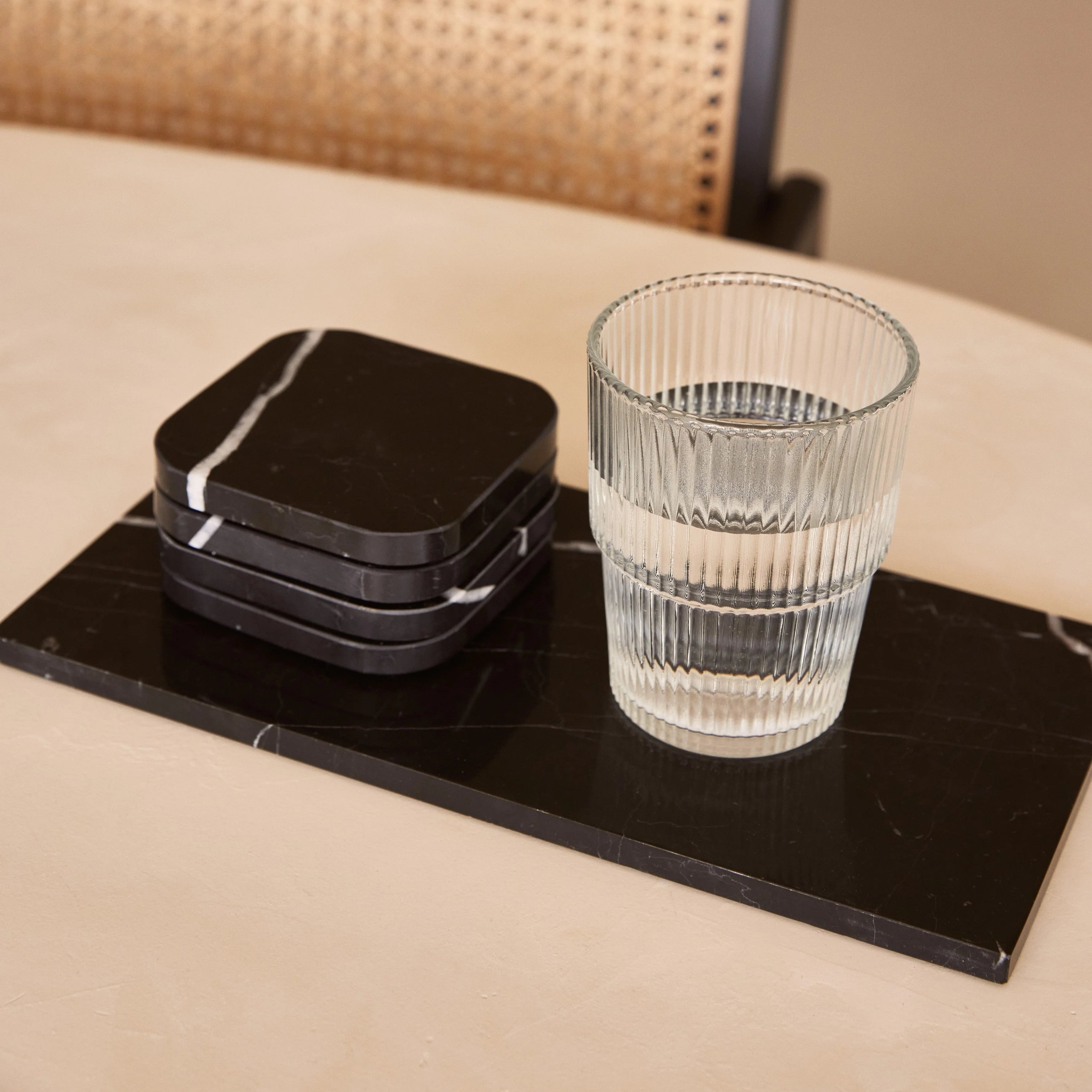 Onderzetter marmer - organisch - zwart set van 4 stuks - 10x10x1cm