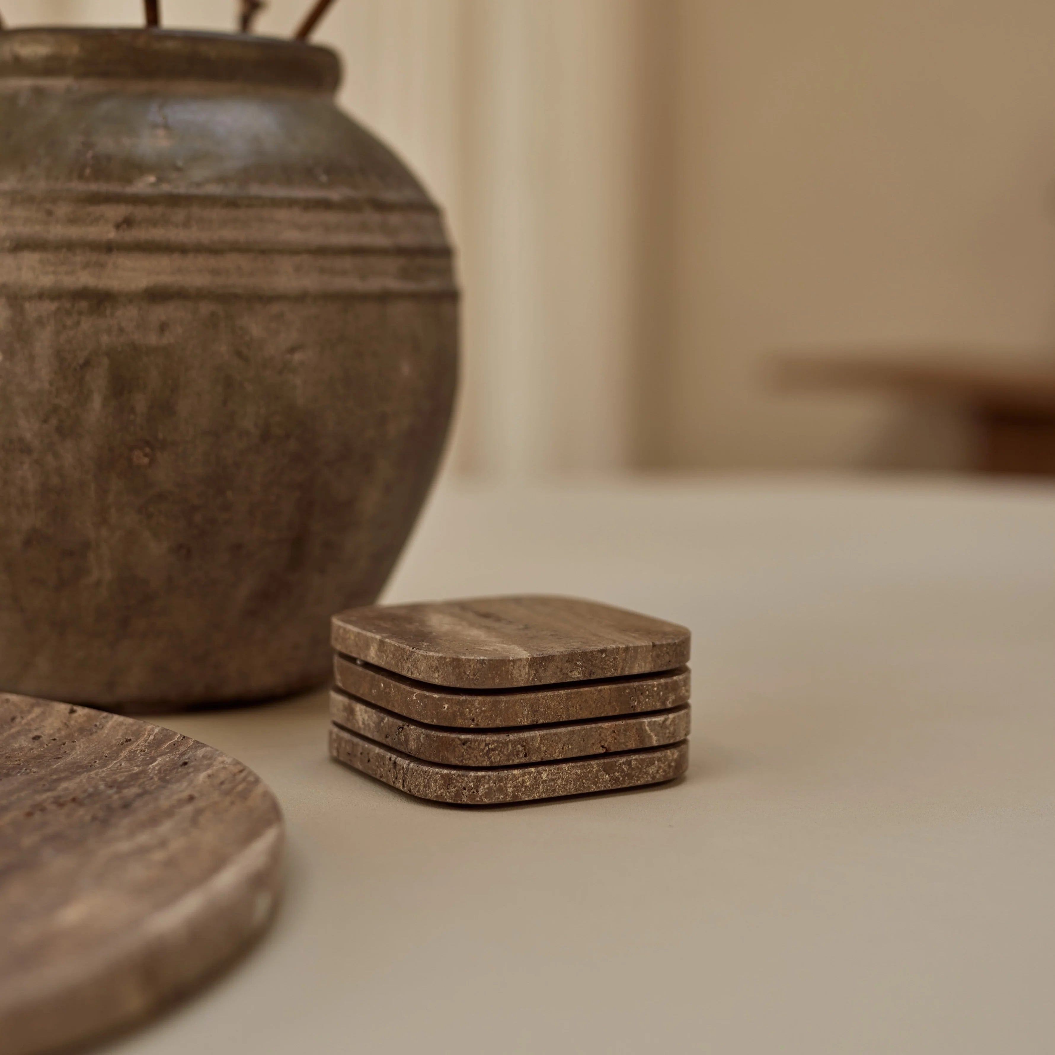 Titanium travertine onderzetter - organisch - set van 4 stuks - 10x10x1cm