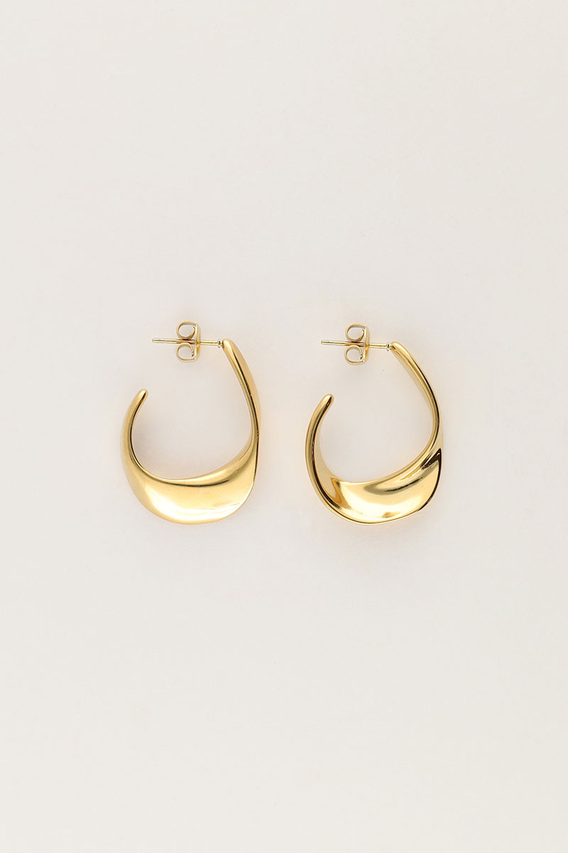 Earring hoops twist