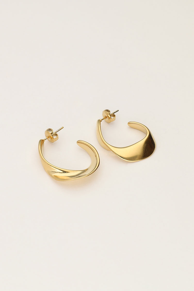 Earring hoops twist