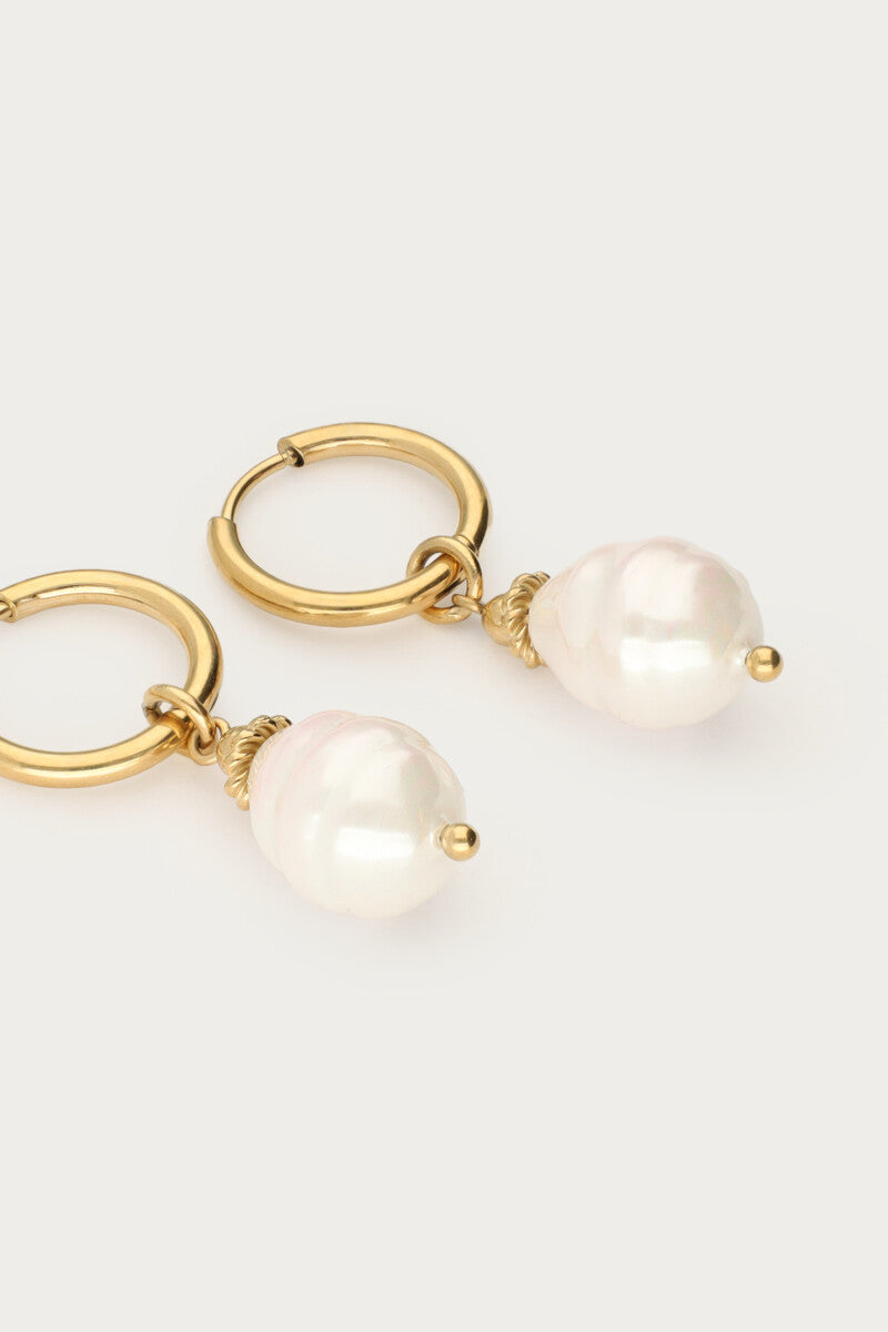 Earring hoop pearl
